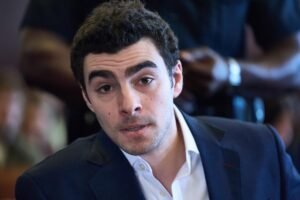 Luigi Mangione a une explosion sauvage dans la salle d’audience après que le juge de New York a fixé la date du procès