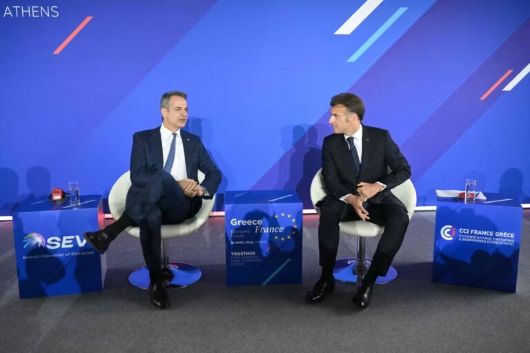 A Athènes, Emmanuel Macron pousse les entreprises françaises à investir en Grèce
