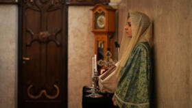 Une femme assiste à la messe du dimanche de Pâques à la cathédrale Saint-Sarkis, une église apostolique arménienne, à Téhéran, en Iran, le 5 avril 2026