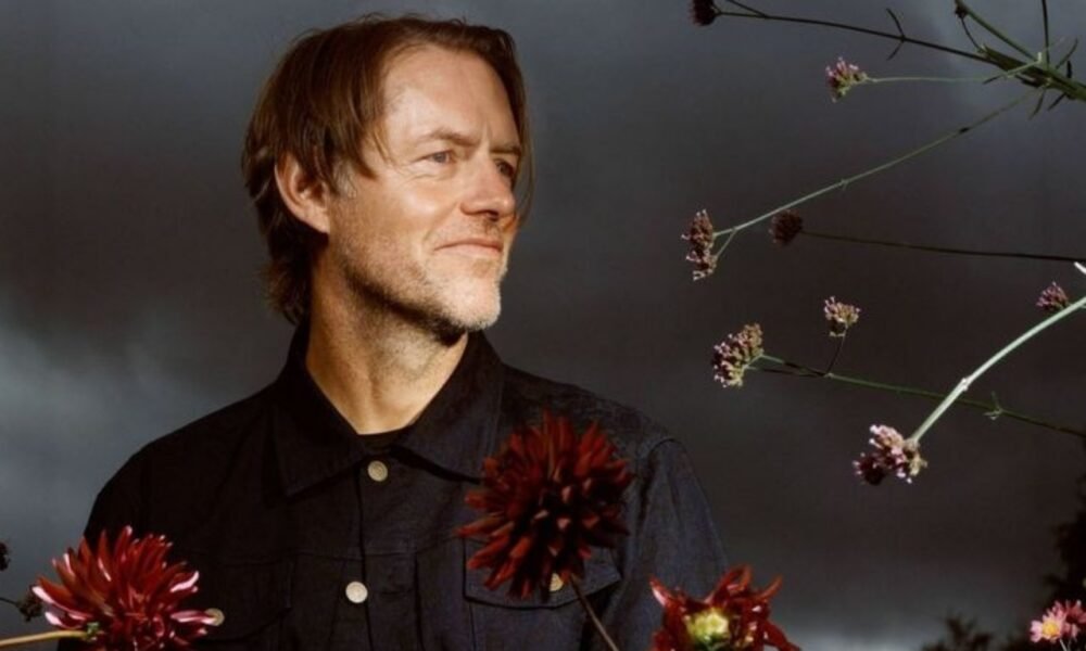 Ed O'Brien - Photo Steve Gullick