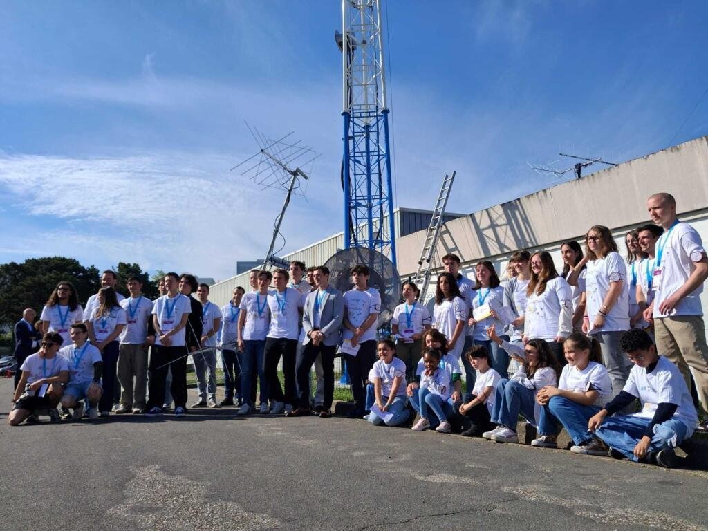L'ensemble des élèves et étudiants qui ont contribué au projet.