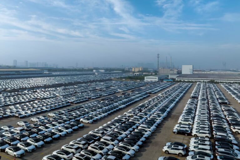 Laminé par la concurrence chinoise, le constructeur japonais Nissan s’efforce de revoir son modèle industriel