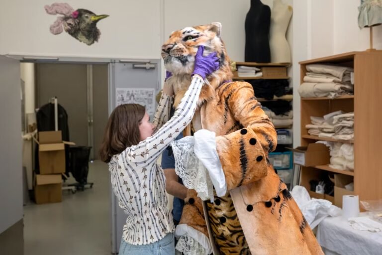 Le Centre national du costume et de la scène fête ses 20 ans en exposant ses trésors à Moulins