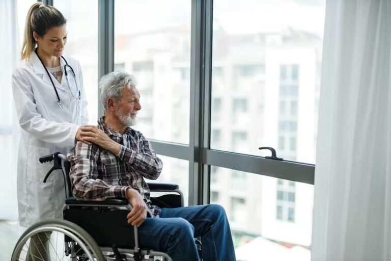 Maladie de Charcot : après avoir dit non, la HAS dit finalement oui au remboursement du médicament Qalsody