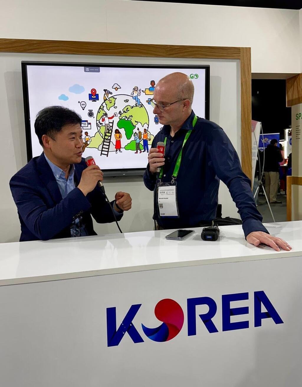 Jongkil Lee, directeur de la Korea Africa Foundation avec Bruno Faure (RFI)