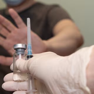 La méfiance envers l'efficacité et l'innocuité des vaccins a nettement augmenté depuis la pandémie de Covid-19. La conséquence : des enfants de moins en moins vaccinés et le retour de maladies contagieuses que l'on pensait éradiquées. © Anna, Adobe Stock