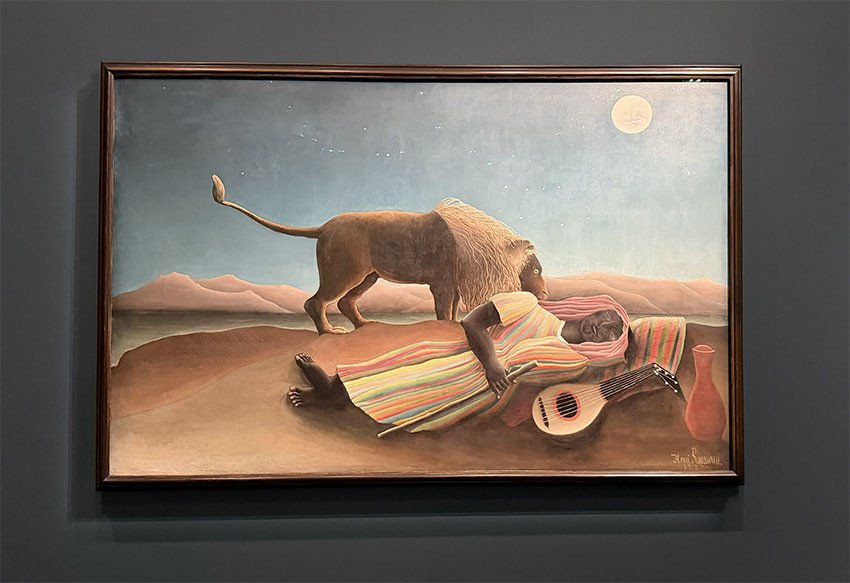 Henri Rousseau, La Bohémienne endormie, 1899, présenté à l’exposition « Henri Rousseau, l’ambition de la peinture », musée de l’Orangerie, Paris, 2026. ©Connaissance des Arts/Alexandre Dars
