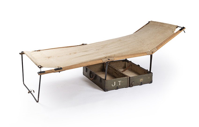 Louis Vuitton : des pièces rares et historiques vendues aux enchères à Paris pour célébrer les 130 ans du monogramme 7 cda26 encheres vente vuitton monogramme lit 2 tt width 410 height 262 fill 1 crop 0 bgcolor ffffff.j