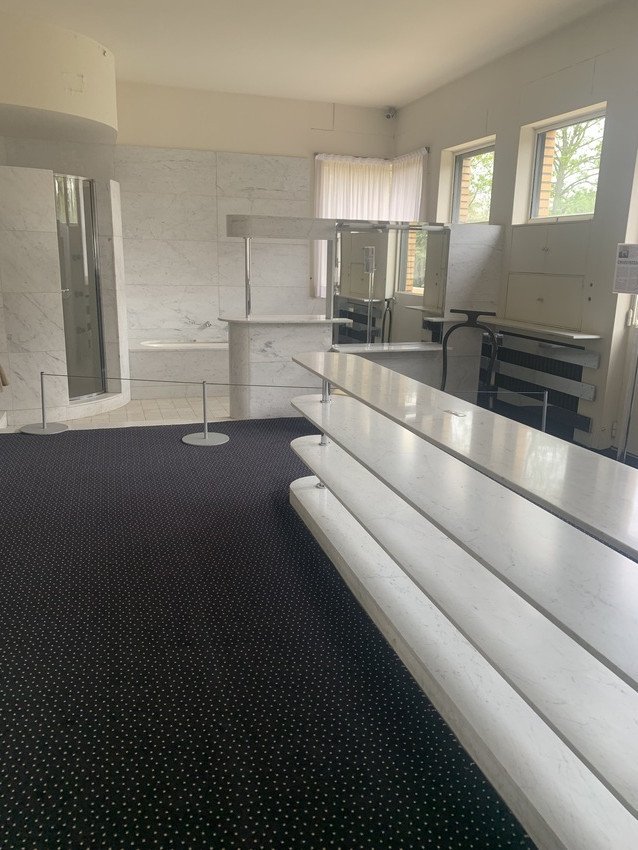 La salle de bains parentale de la villa Cavrois (1932) de Robert Mallet-Stevens. ©Connaissance des Arts/Guy Boyer. 