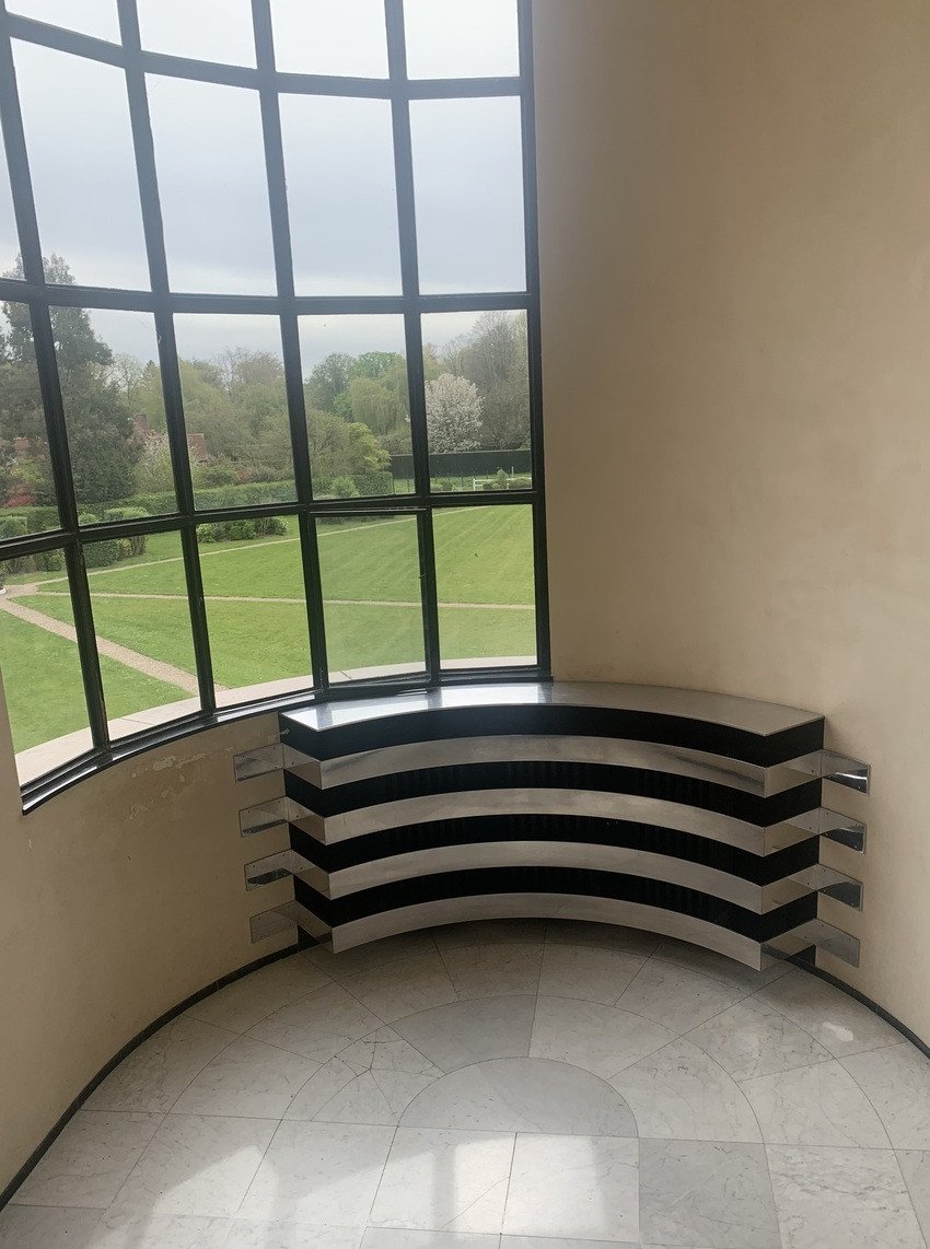 Palier intermédiaire de l’escalier principal de la villa Cavrois (1932) de Robert Mallet-Stevens. ©Connaissance des Arts/Guy Boyer.