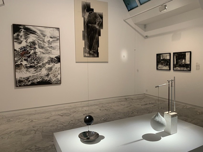 Exposition à Marseille : avec plus de 150 œuvres, le Musée d’art contemporain révèle les secrets des grandes collections privées françaises 6 Abdelkader Benchamma, AKHEIRO - Marabouts, 2025, présenté dans l’exposition « La vie climatique. Histoires sensibles des collections privées », musée d’Art contemporain de Marseille, 2026. ©Connaissance des Arts/Guy Boyer