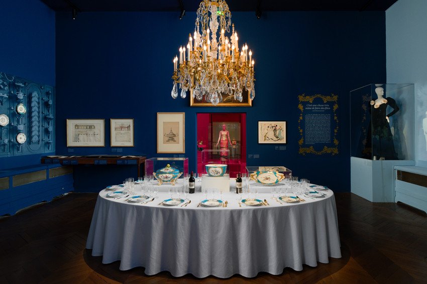Vue de l’exposition « « Sèvres, une passion Rothschild, de Paris à la villa Ephrussi » © Pauline Assathiany