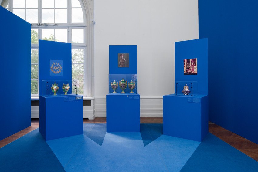 Vue de l’exposition « « Sèvres, une passion Rothschild, de Paris à la villa Ephrussi » © Pauline Assathiany