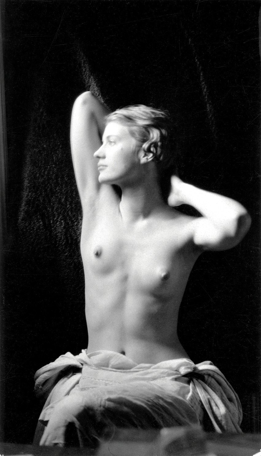Lee Miller, Autoportrait, Self Portrait, vers 1930, Paris, Chiddingly, Lee Miller Archives. © Lee Miller Archives, England 2026. All rights reserved 