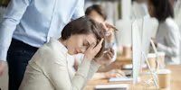 Endométriose : comment concilier sa maladie et sa vie professionnelle ? 1 harcelement travail