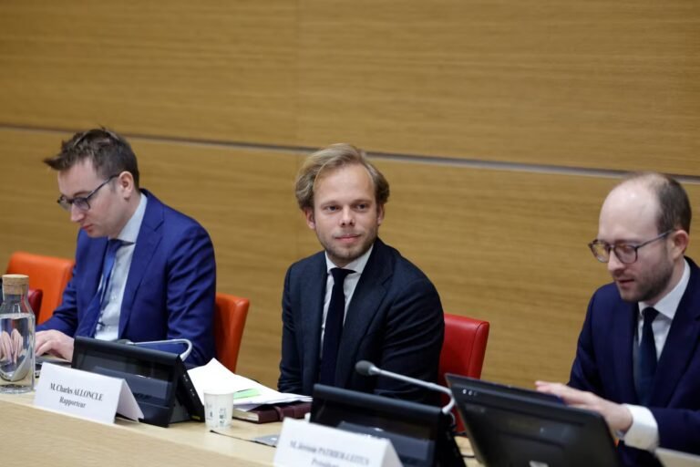 Audiovisuel public : la fin d’une commission au service de la bataille culturelle