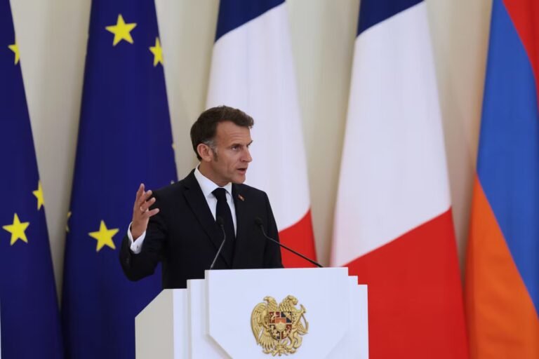 Pour Emmanuel Macron, l’UE devra « activer » ses instruments anticoercition si la « menace » d’une surtaxe américaine sur les véhicules se concrétise