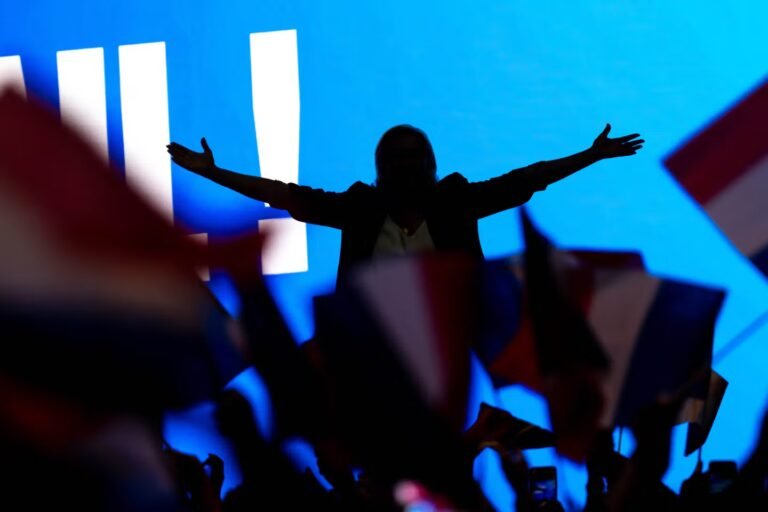 Rassemblement national : à Mâcon, Marine Le Pen et Jordan Bardella s’offrent un dernier pas de deux avant le couperet judiciaire