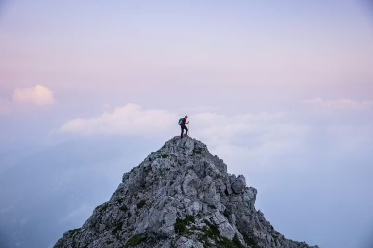 Une jeune alpiniste de 24 ans meurt après une chute vertigineuse