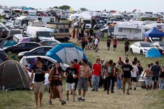 Après le « teknival de Bourges », le ministre de l’intérieur Laurent Nuñez promet de « mieux réprimer » les « rassemblements musicaux illégaux » 3 Sur le site d’une free-party à Cornusse, près de Bourges (Cher), le 2 mai 2026.