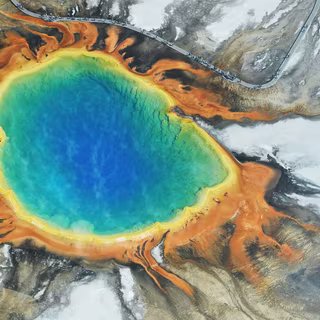 Les manifestations volcaniques sont présentes un peu partout dans le parc du Yellowstone et témoignent de l'activité magmatique qui se joue en profondeur. © Carsten Steger, Wikimedia Commons, CC BY-SA 4.0