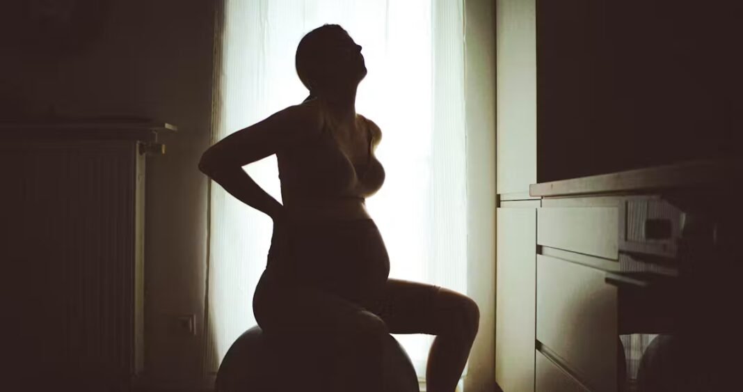Accouchement non assisté : le terrible récit d'une maman dont l'enfant est mort in utero faute de soins