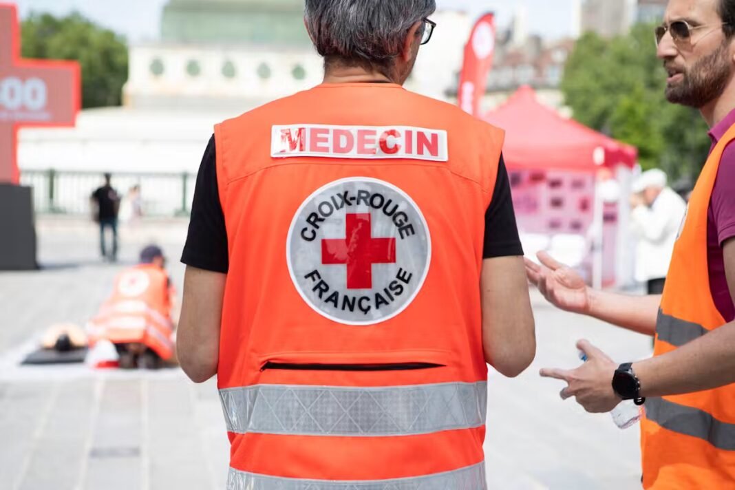 Canicule : un danger de mort pour les plus fragiles, prévient la Croix-Rouge Canicule : un danger de mort pour les plus fragiles, prévient la Croix-Rouge
