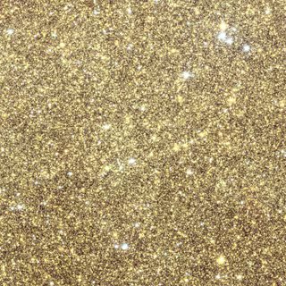 Cette image montre une partie des observations du bulbe galactique réalisées par le télescope spatial Euclid de l’Agence spatiale européenne (ESA). Le bulbe galactique, la région centrale de notre Galaxie, est une vaste structure très dense, principalement composée d’étoiles anciennes et plus froides, ce qui lui confère sa teinte jaune caractéristique. © ESA, Euclid, Euclid Consortium, Nasa, CFHT, image processing by J.-C. Cuillandre and E. Bertin (CEA Paris-Saclay)