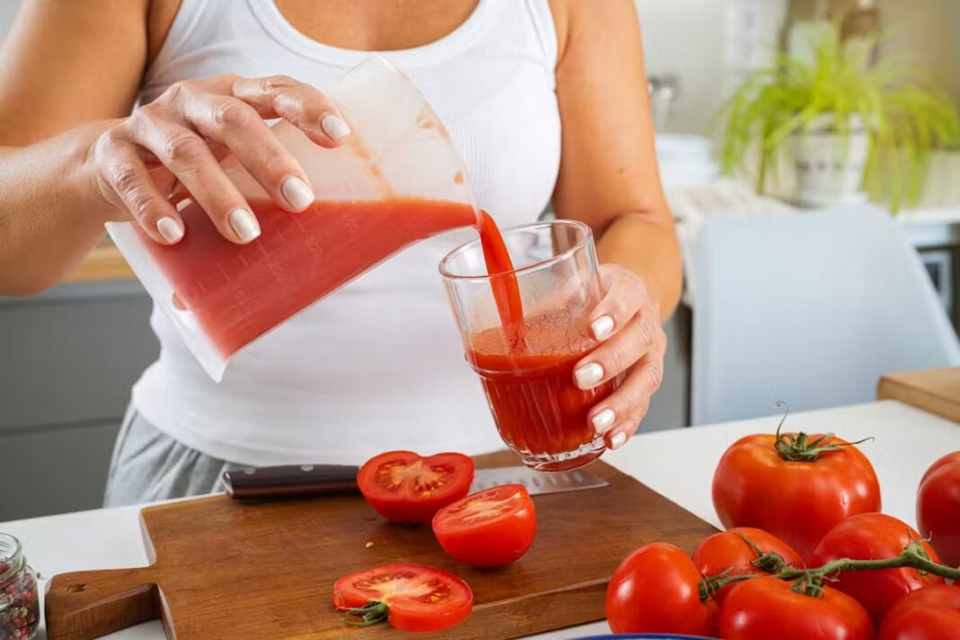 Le jus de tomate, un allié inattendu pour votre santé !