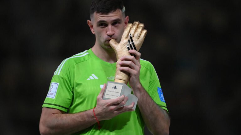 Mondial 2026: sur les traces de: «Dibu» Martinez, le bon gamin au mental de champion