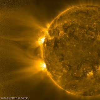 Puissantes éruptions solaires enregistrées par la caméra infrarouge EUI de la sonde européenne Solar Orbiter lors de son passage rapproché le 27/03/2022.  © ESA & NASA/Solar Orbiter/EUI Team