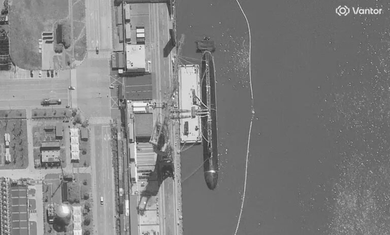 Un satellite révèle un sous-marin chinois au design étrange dans un chantier naval