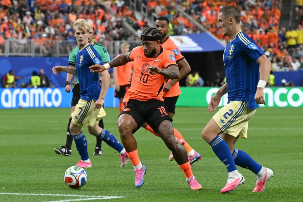 Le joueur des Pays-Bas Memphis Depay à l'action lors de la victoire contre la Suède en Coupe du monde, le 20 juin à Houston