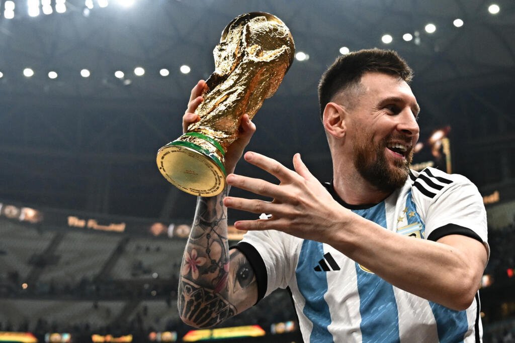 Mondial 2026 : Messi, Deschamps, Afrique… les grandes questions avant le coup d’envoi 1 Lionel Messi a mené l'Argentine à la victoire lors de la Coupe du monde 2022 au Qatar.