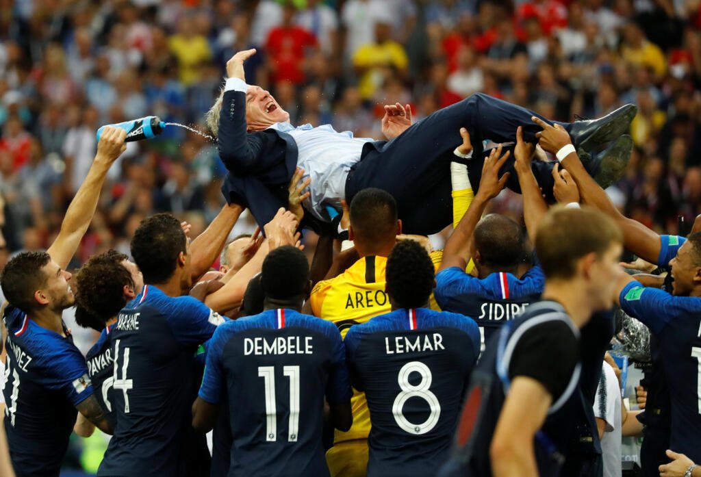Mondial 2026: France-Angleterre, dernier match de l’ère Didier Deschamps 1 Didier Deschamps après la victoire de la France lors du Mondial 2018 en Russie.