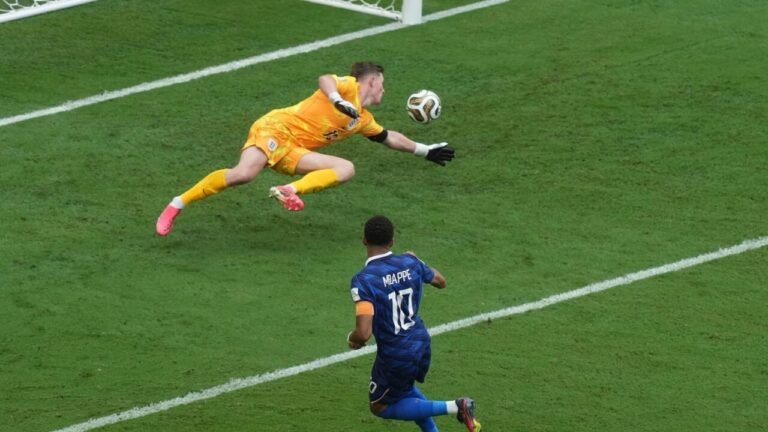 Coupe du monde 2026: le naufrage, puis la folle remontée avortée de la France face aux Anglais