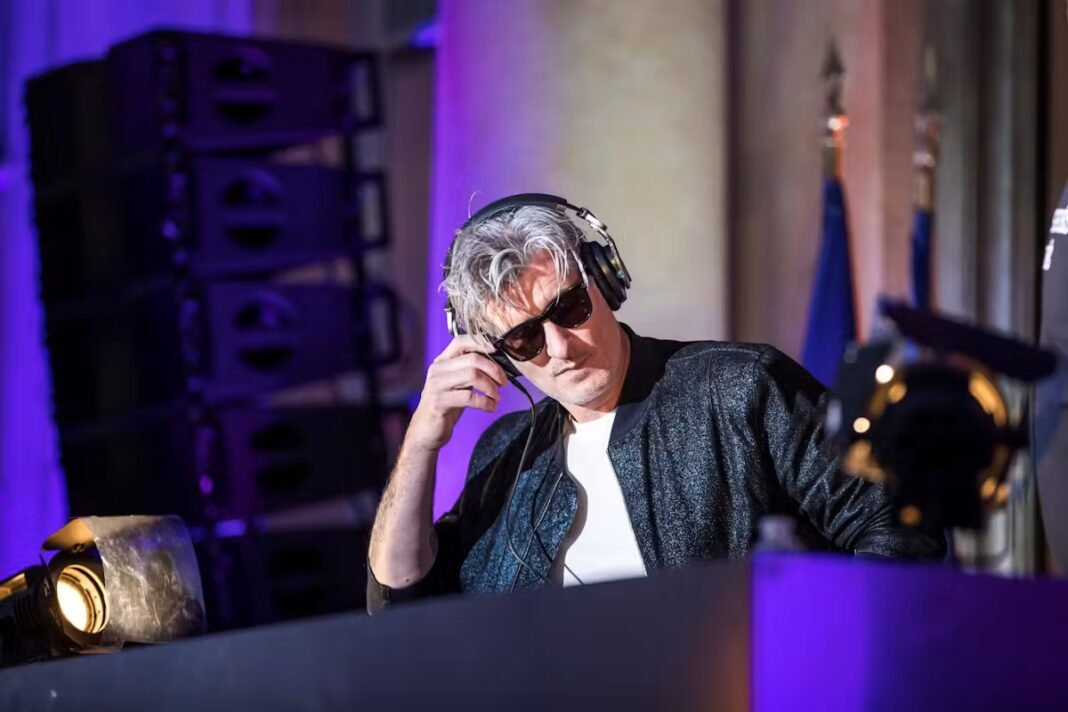 Le DJ Kavinsky retrouvé mort, que sait-on sur les causes de son décès ? Le DJ Kavinsky retrouvé mort, que sait-on sur les causes de son décès ?