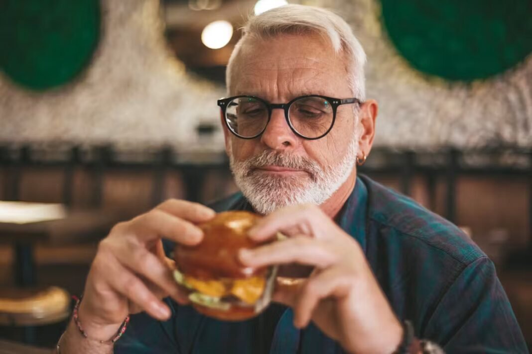 L’enseigne Burger King sort un menu “Boomer king”, ou quand la nostalgie débarque dans un fast-food L’enseigne Burger King sort un menu “Boomer king”, ou quand la nostalgie débarque dans un fast-food