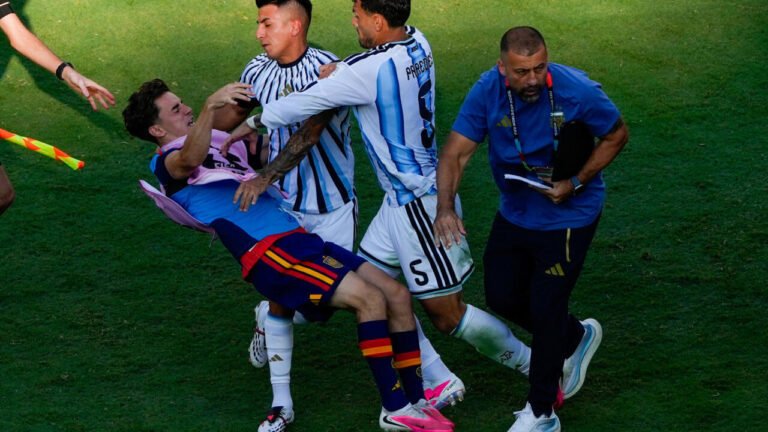 Mondial 2026: la Fifa engage une procédure disciplinaire contre l'Argentine et Leandro Paredes
