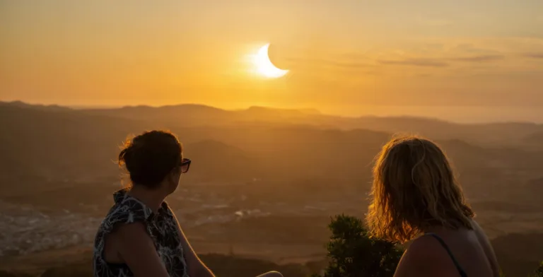 Où observer l'éclipse du Soleil du 12 août sans nuages selon les premières prévisions météo ?