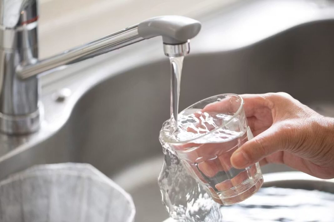 Pourquoi est-ce qu'il y a toujours du chlore dans l'eau du robinet ? Pourquoi est-ce qu'il y a toujours du chlore dans l'eau du robinet ?
