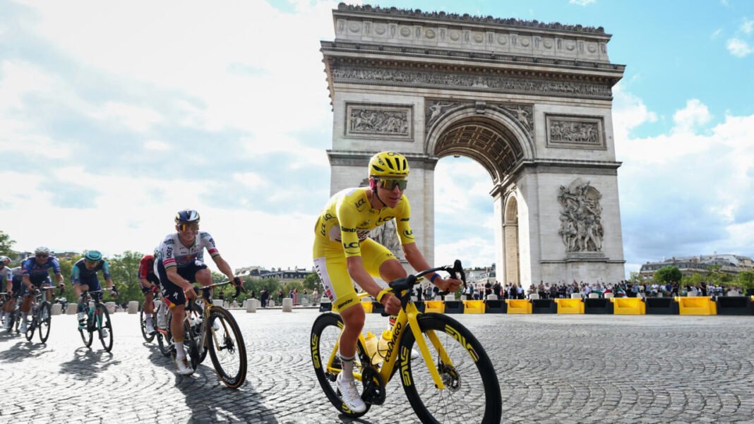 Tour de France 2026: van der Poel remporte la dernière étape à Paris, et Pogacar s'offre un cinquième sacre Tour de France 2026: van der Poel remporte la dernière étape à Paris, et Pogacar s'offre un cinquième sacre