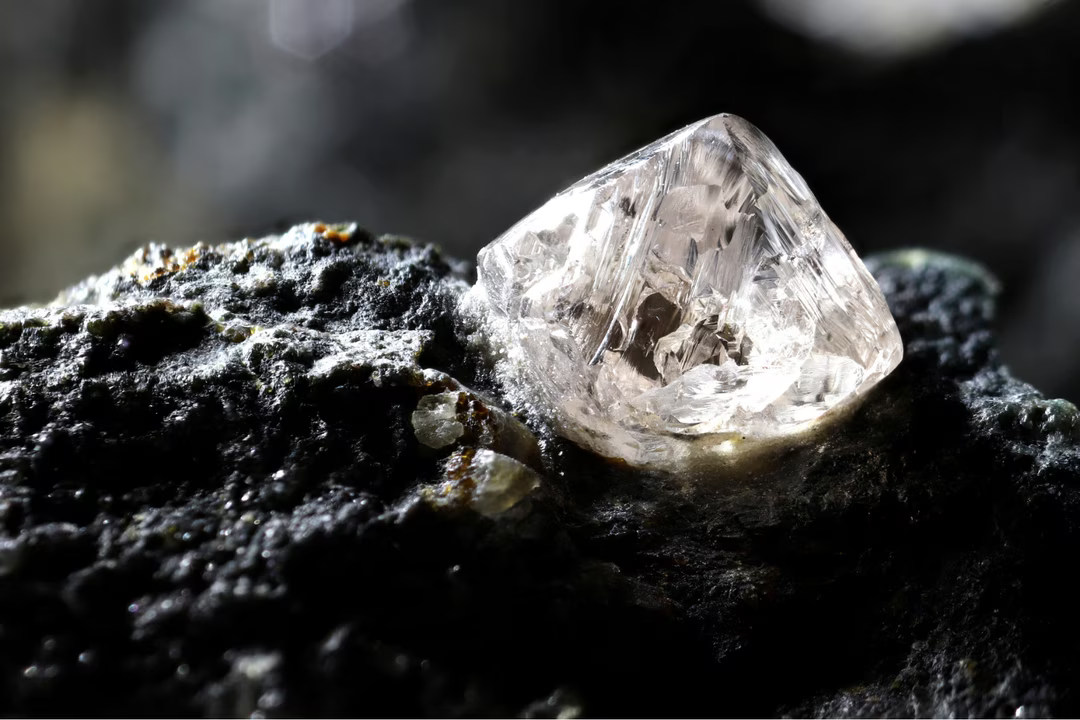Nés à 400 kilomètres de profondeur, ces diamants dévoilent une histoire insoupçonnée de la Terre 1 diamant gisement croute terrestre