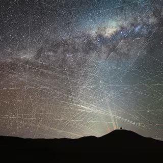 Une heure d'images satellites au-dessus du nord du désert d'Atacama, au Chili. © F. Kamphues, ESO / M. Kornmesser)