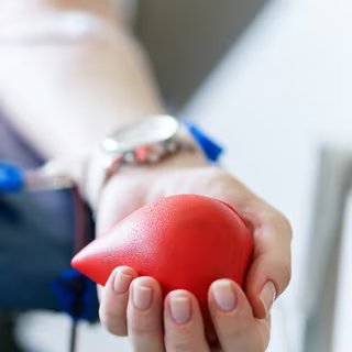 Pour la première fois, des globules rouges cultivés en laboratoire sont donnés à deux personnes volontaires dans le cadre d'un essai de transfusion sanguine. © Aidman, Fotolia