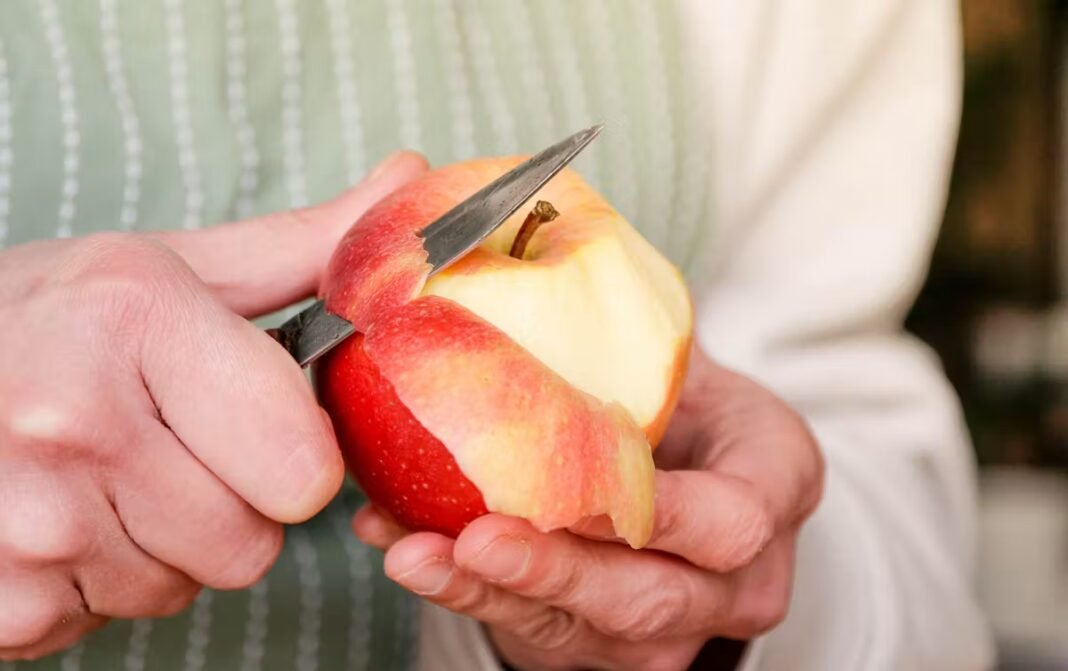 Est-ce dangereux de manger la peau des fruits ? Est-ce dangereux de manger la peau des fruits ?