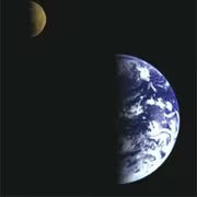 La Terre et la Lune vues par la sonde Galileo.